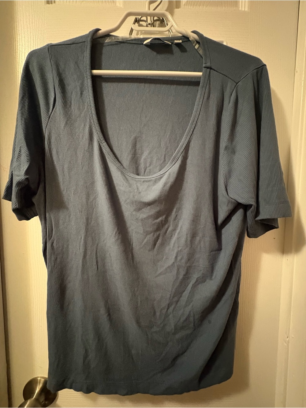 Reitmans Ribbed Scoop Neck Tee in Slate